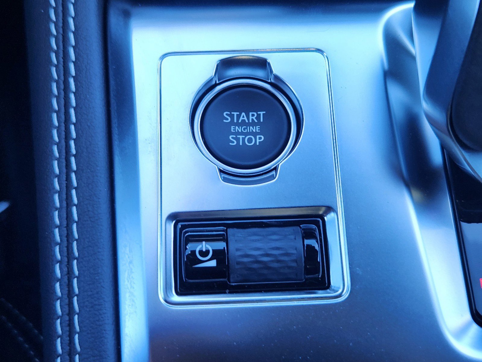 New 2025 Jaguar F-PACE R-Dynamic S image 30