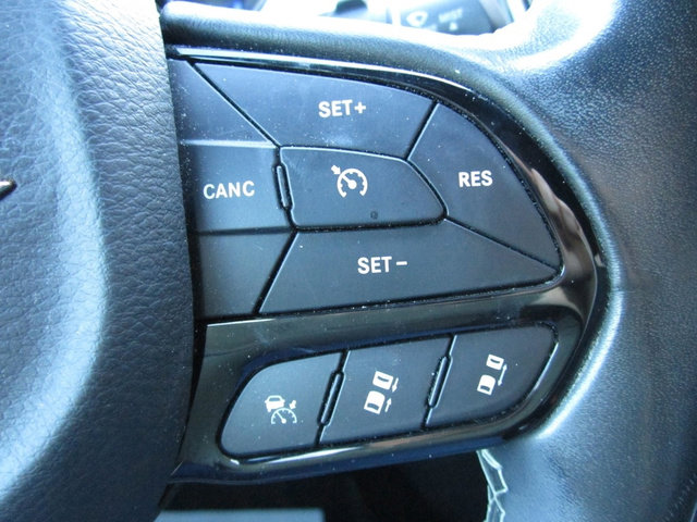 Used 2019 Chrysler Pacifica Touring Plus w/ Advanced Safetytec Group FWD image 16