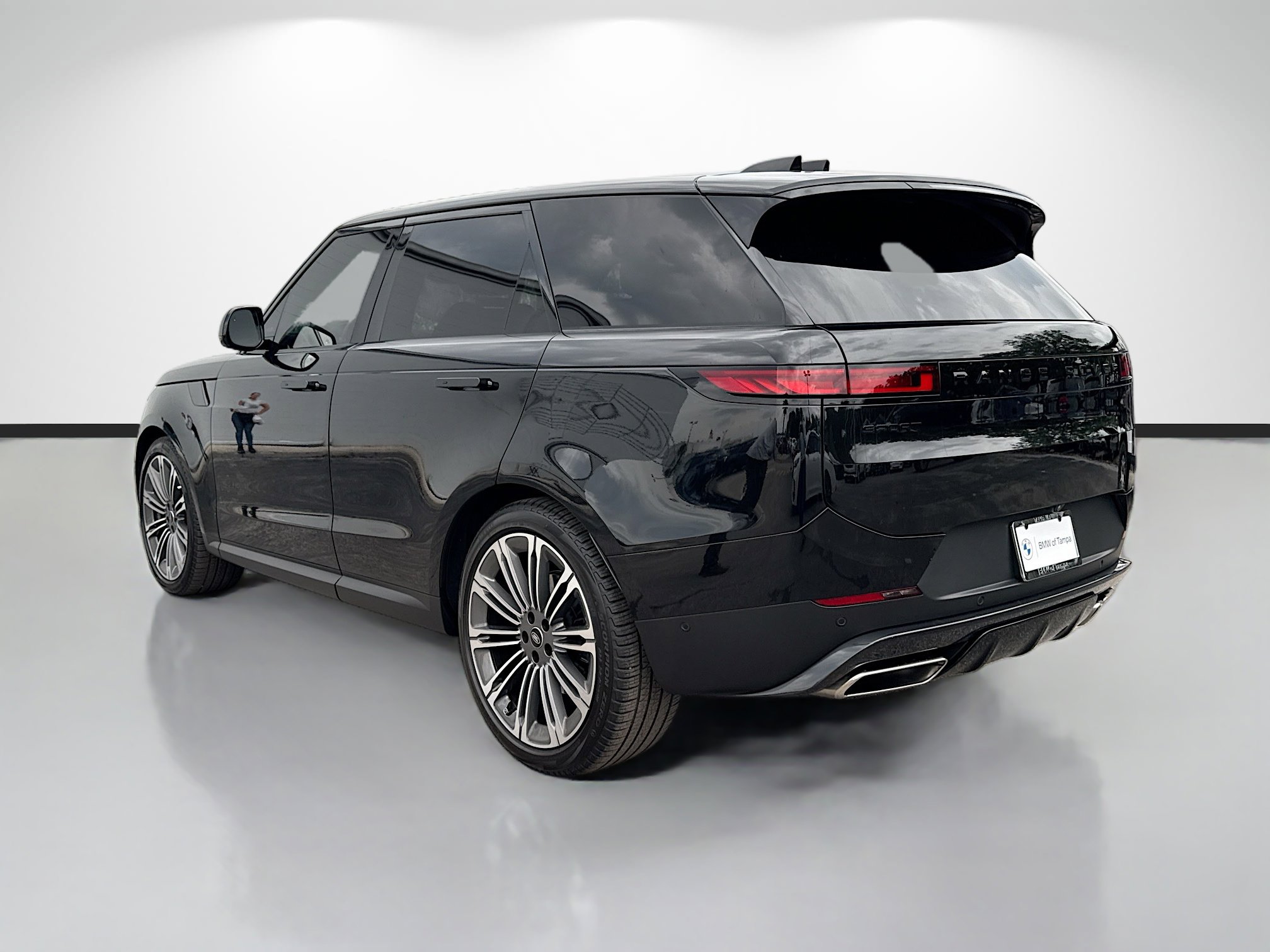 Used 2024 Land Rover Range Rover Sport SE AWD/4WD image 5