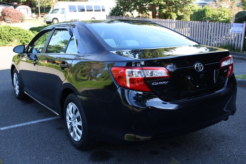 Used 2014 Toyota Camry LE FWD image 4