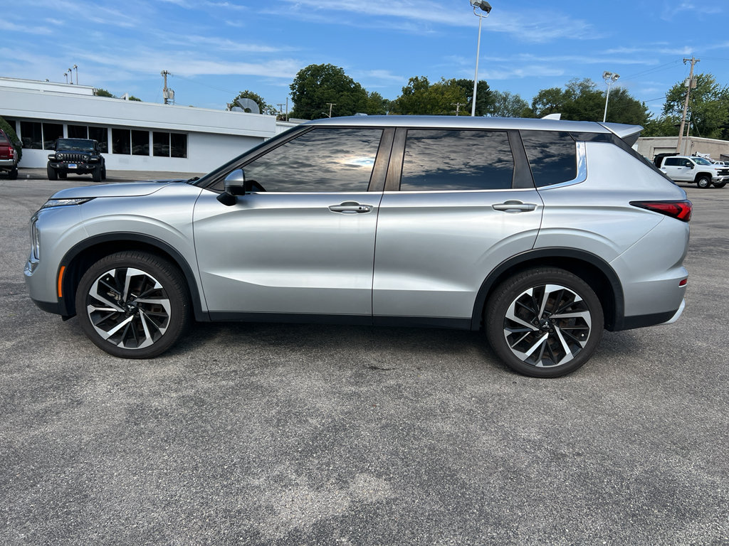 Used 2022 Mitsubishi Outlander SEL Black Edition FWD image 12