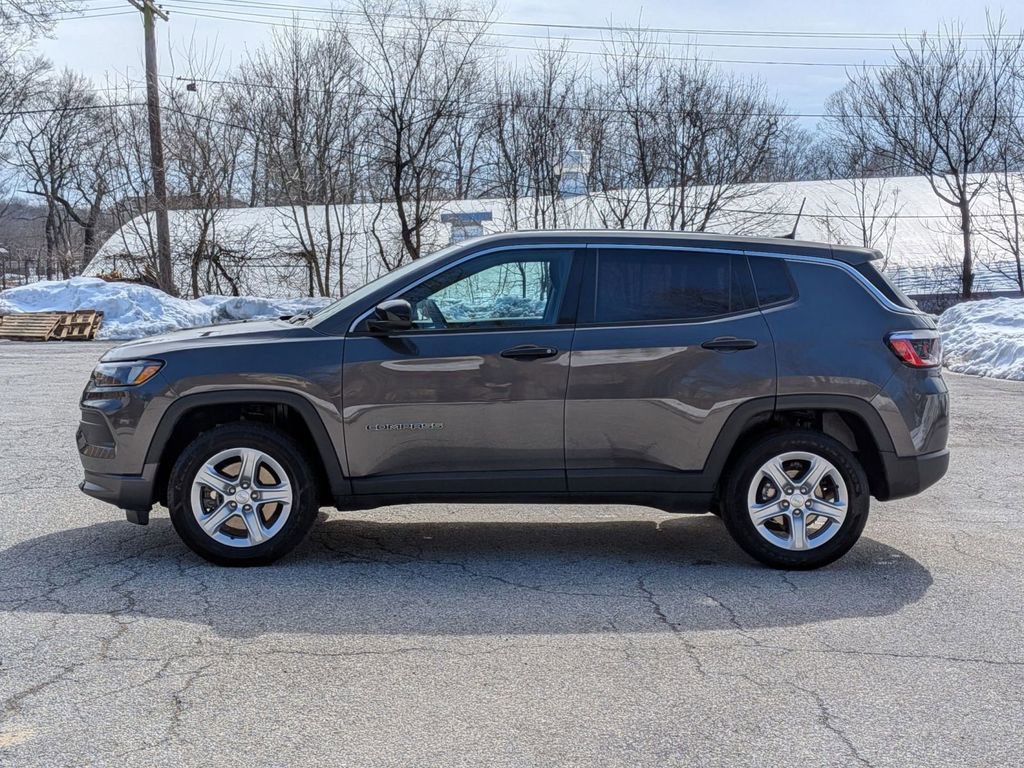 Used 2023 Jeep Compass Sport image 7