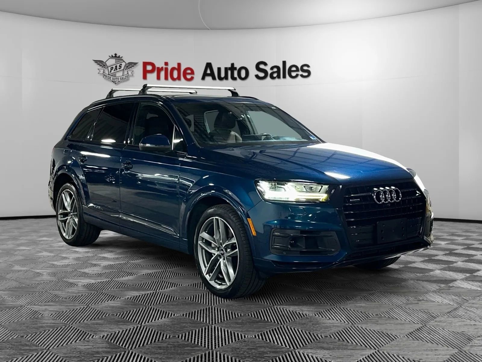Used 2018 Audi Q7 3.0T Prestige w/ Prestige Package image 3
