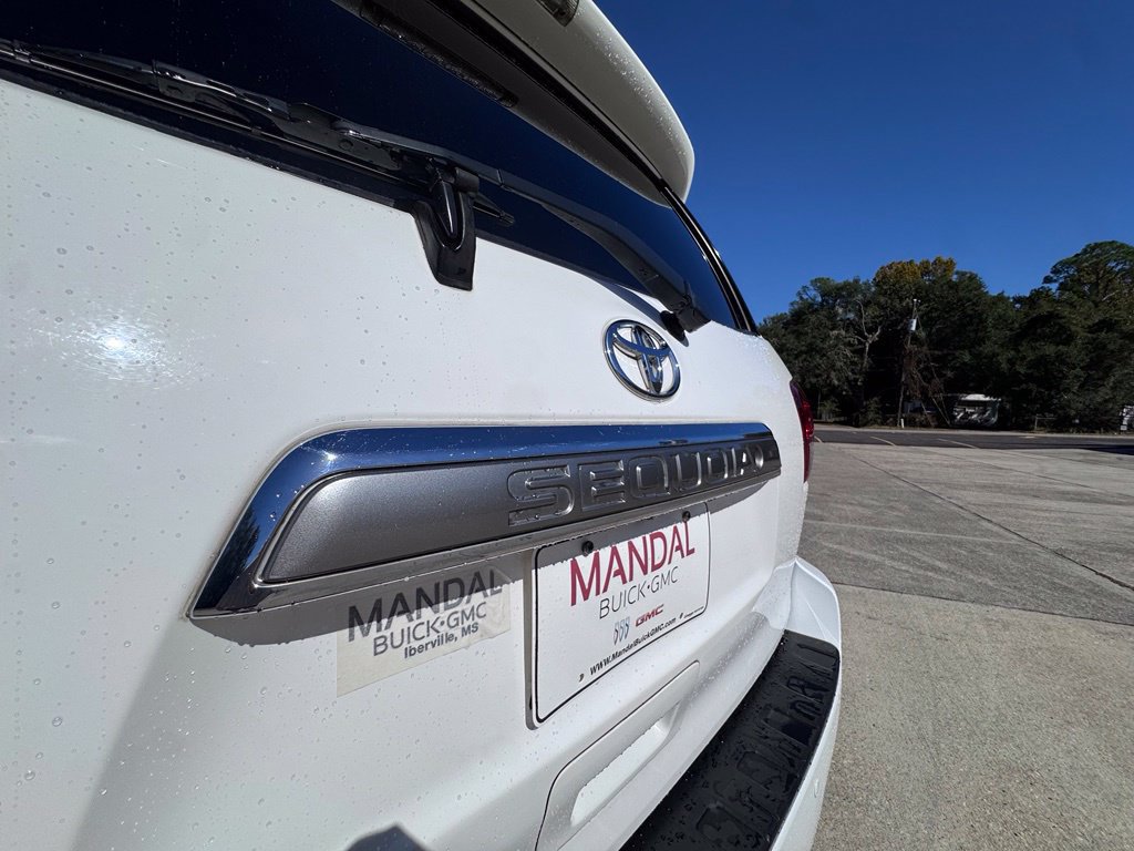 Used 2018 Toyota Sequoia Limited w/ Safety & Convenience Package AWD/4WD image 18