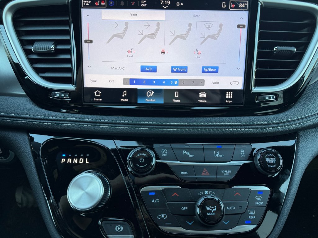 New 2026 Chrysler Pacifica Select AWD/4WD image 29