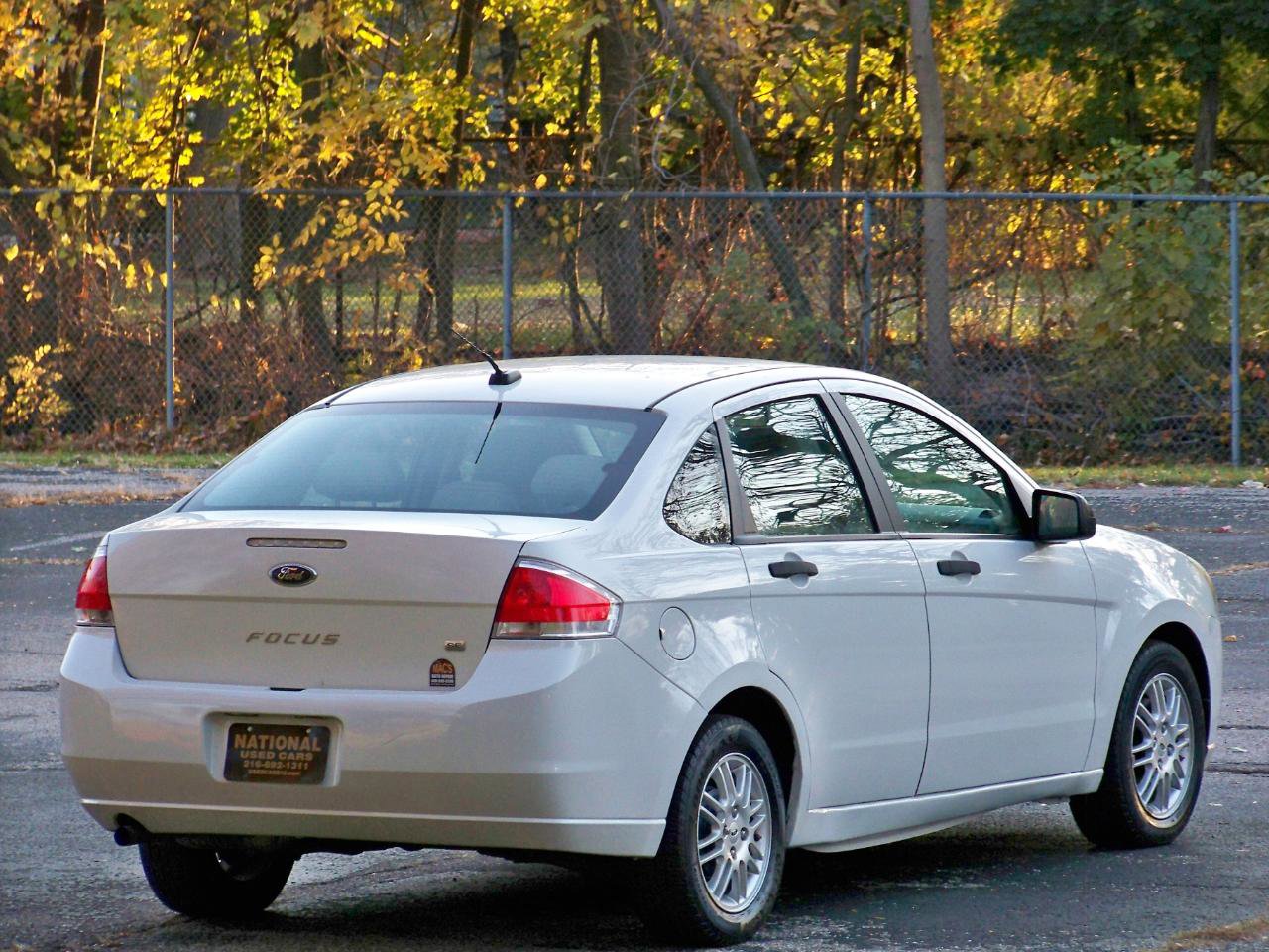 Used 2010 Ford Focus SE image 5