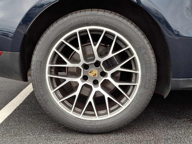 Certified 2018 Porsche Macan AWD/4WD image 13