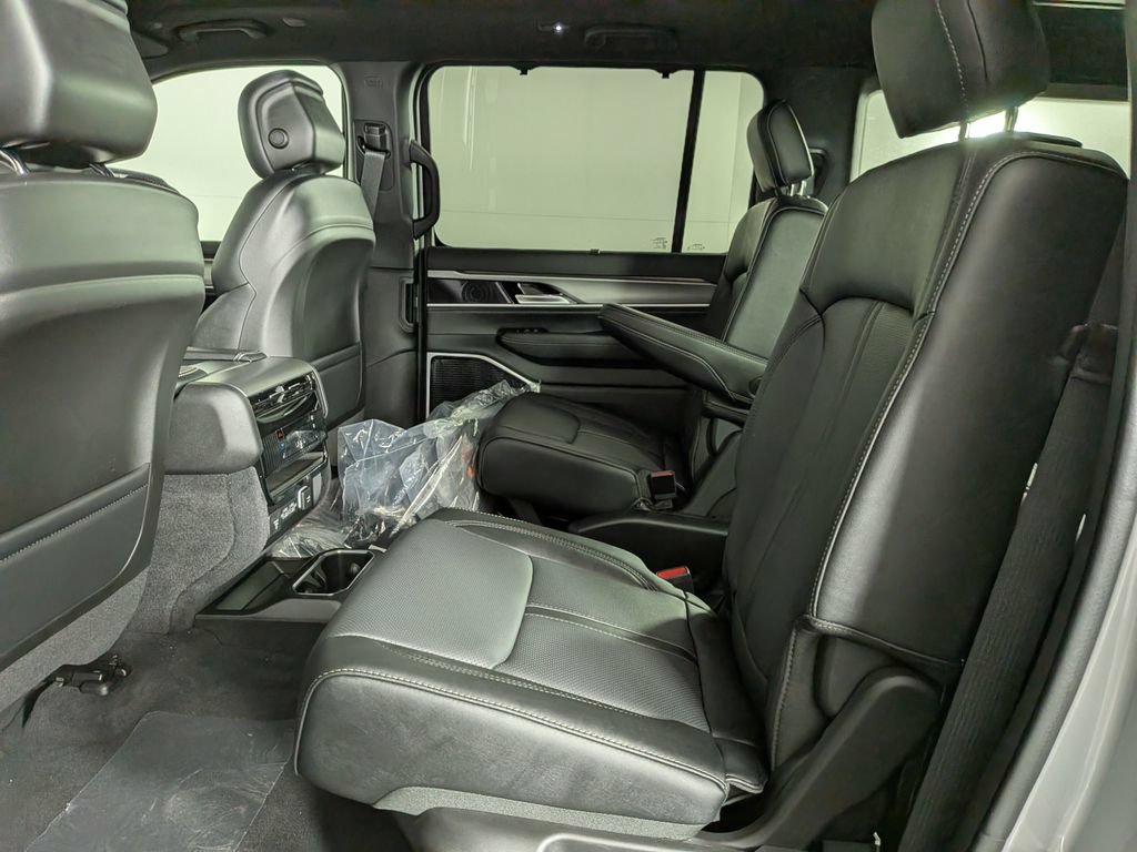 New 2026 Jeep Grand Wagoneer Limited AWD/4WD image 32