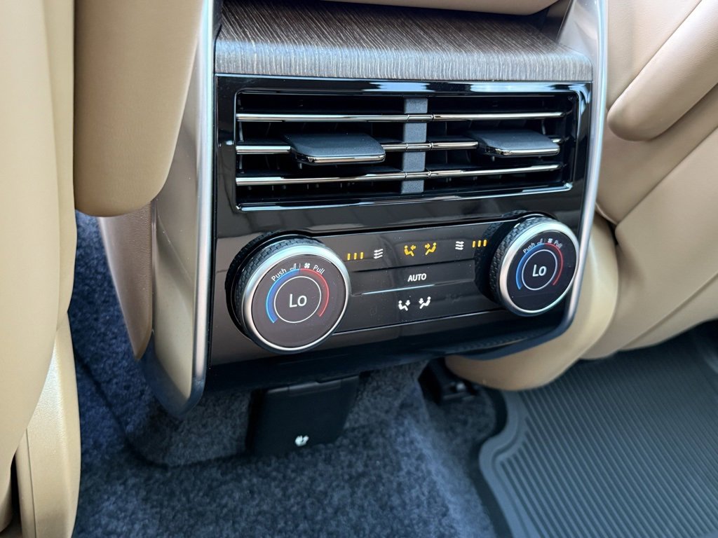 New 2025 Land Rover Range Rover SE image 32