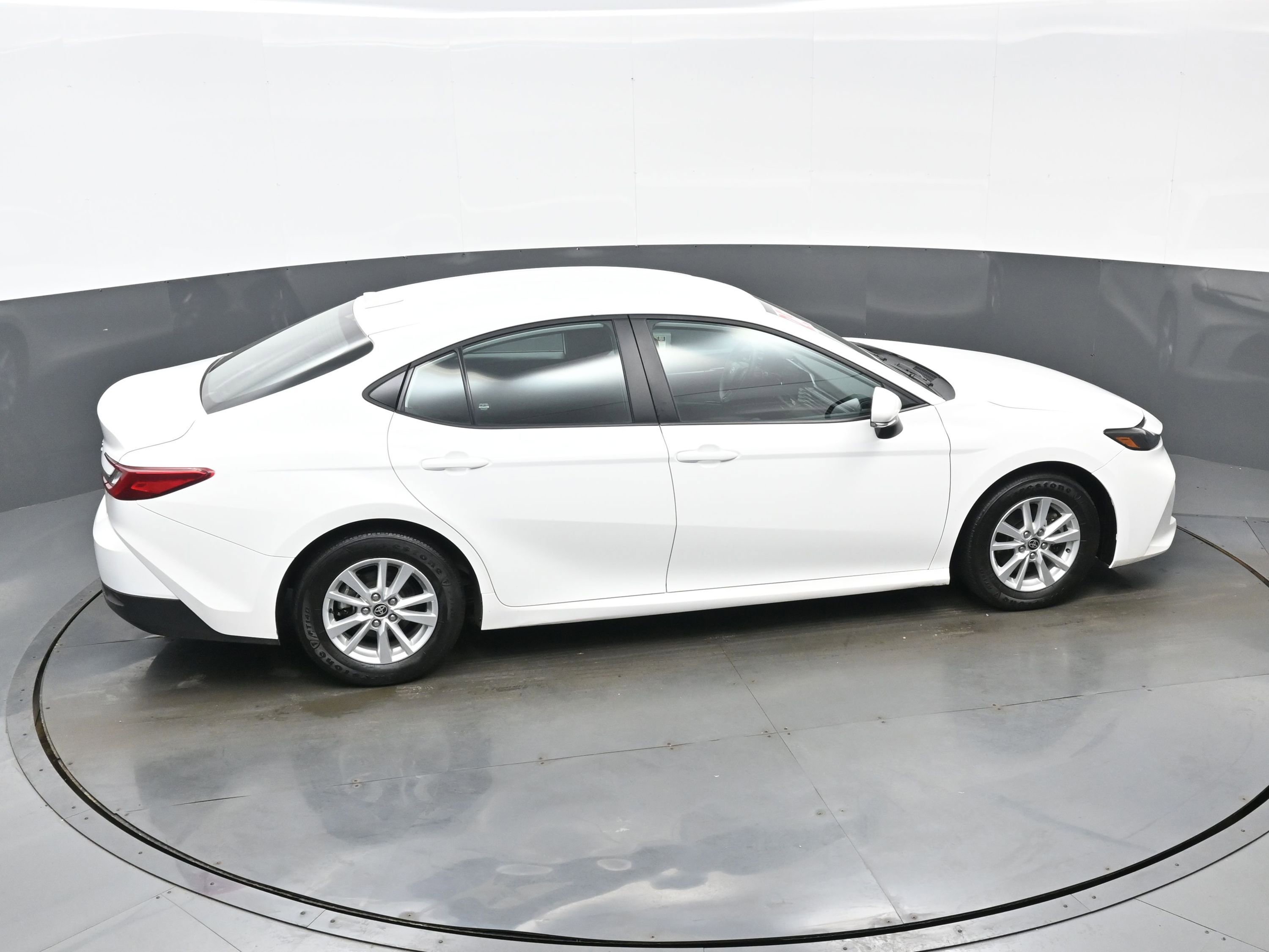 Used 2025 Toyota Camry LE image 40