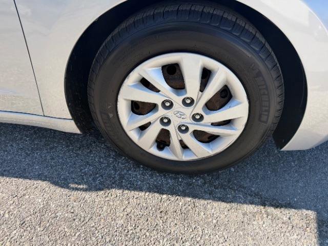 Used 2018 Hyundai Elantra SE FWD image 13