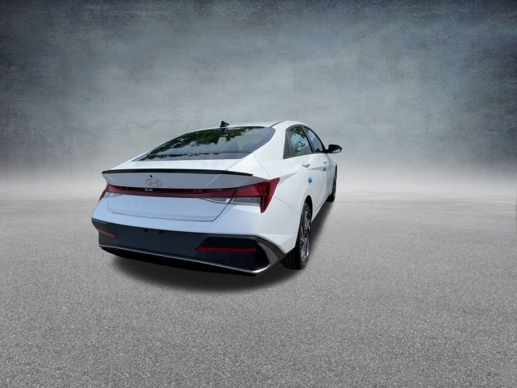 Used 2025 Hyundai Elantra Sport image 21