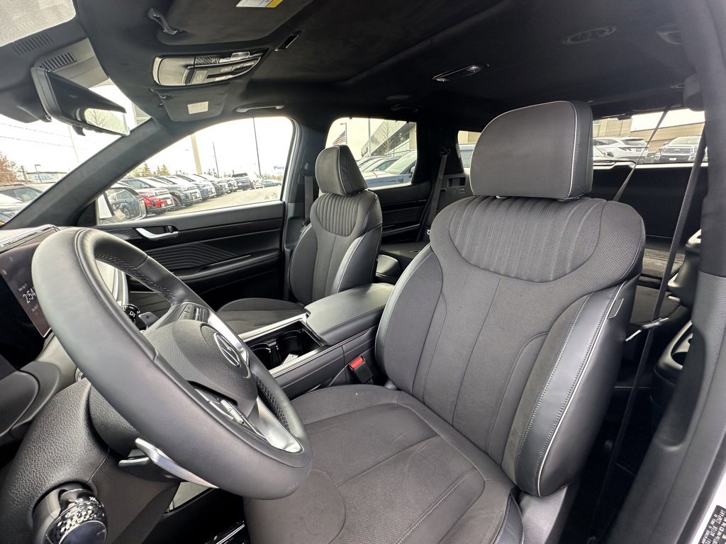 Used 2025 Hyundai Palisade Calligraphy image 11
