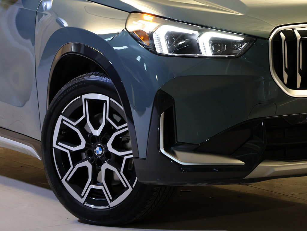 Certified 2024 BMW X1 xDrive28i w/ Technology Package AWD/4WD image 3