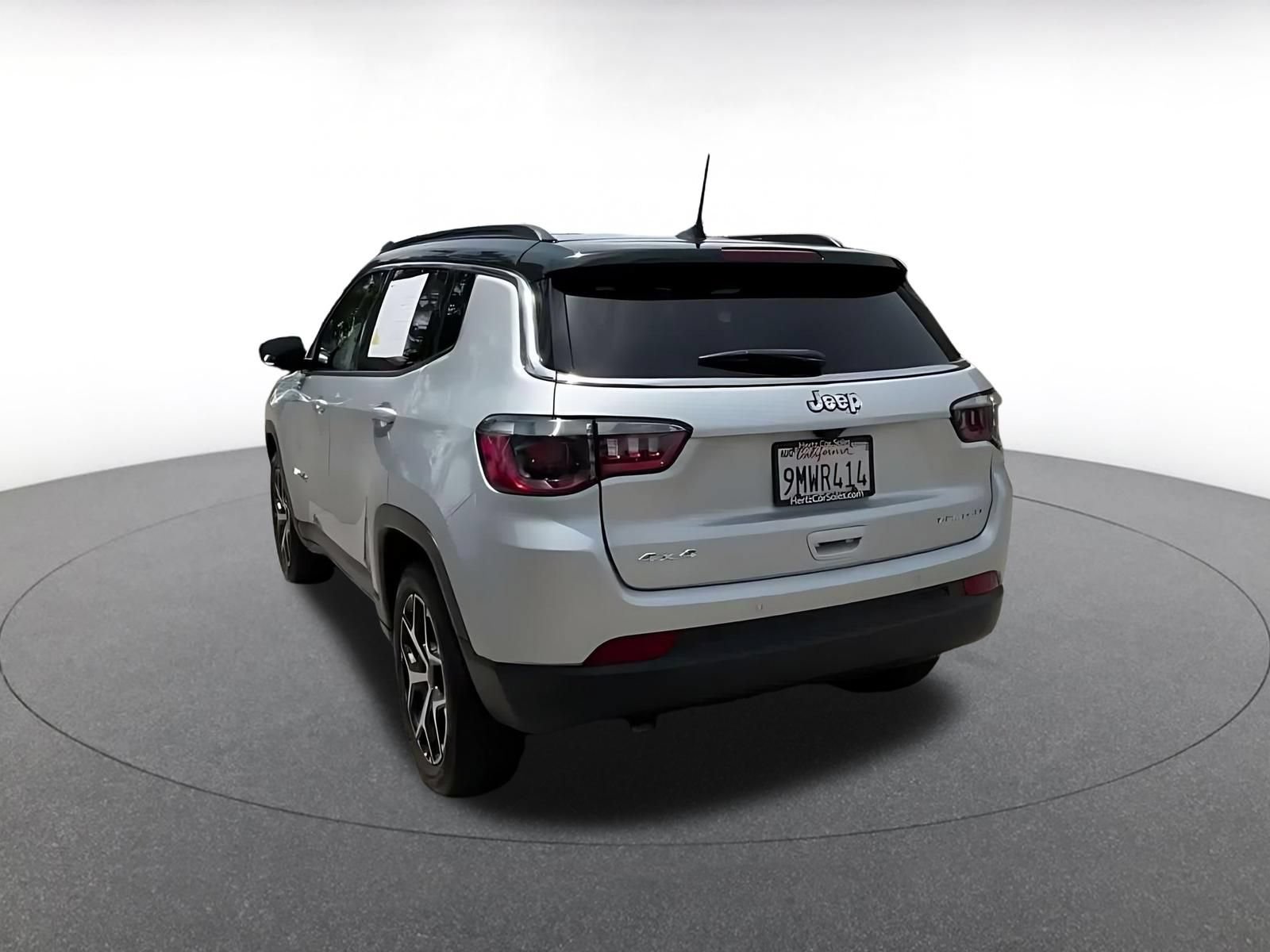 Used 2025 Jeep Compass Limited AWD/4WD image 10