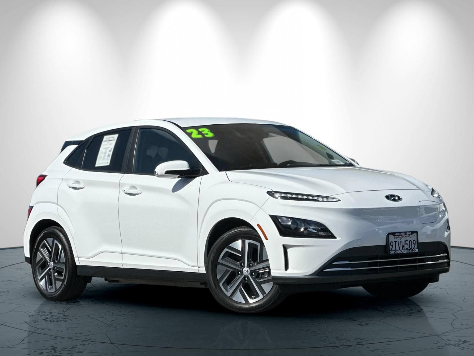 Used 2023 Hyundai Kona SE w/ Cargo Package FWD image 2