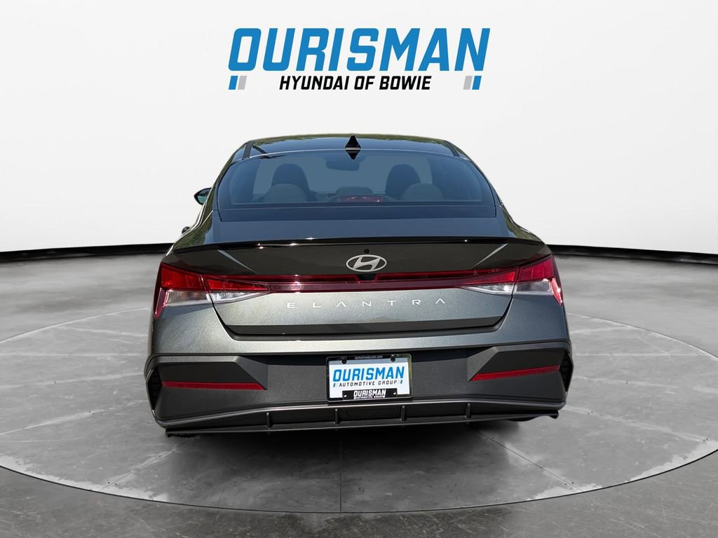 Used 2025 Hyundai Elantra Sport FWD image 5