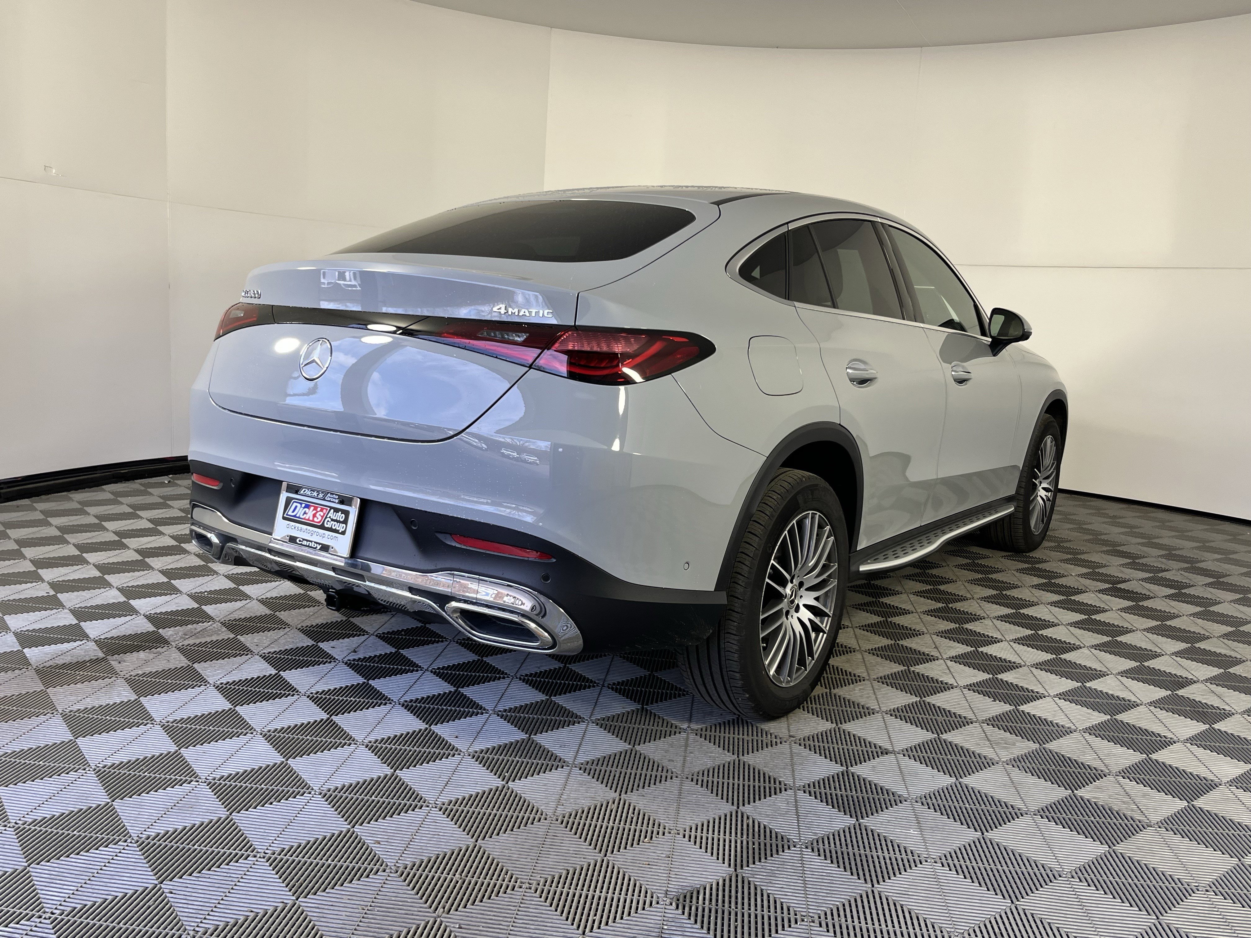 Used 2025 Mercedes-Benz GLC 300 4MATIC image 5