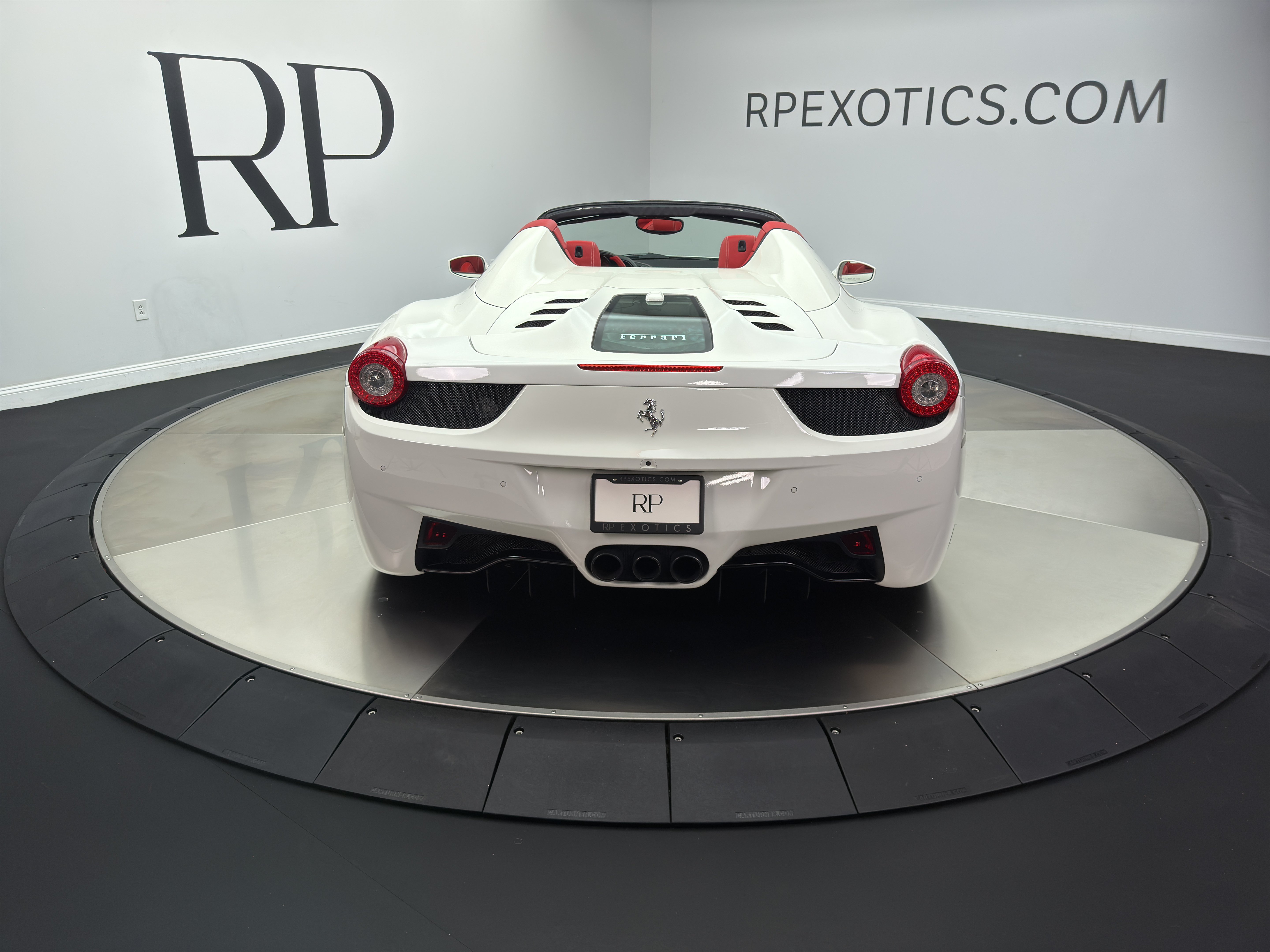 Used 2013 Ferrari 458 Spider RWD image 8