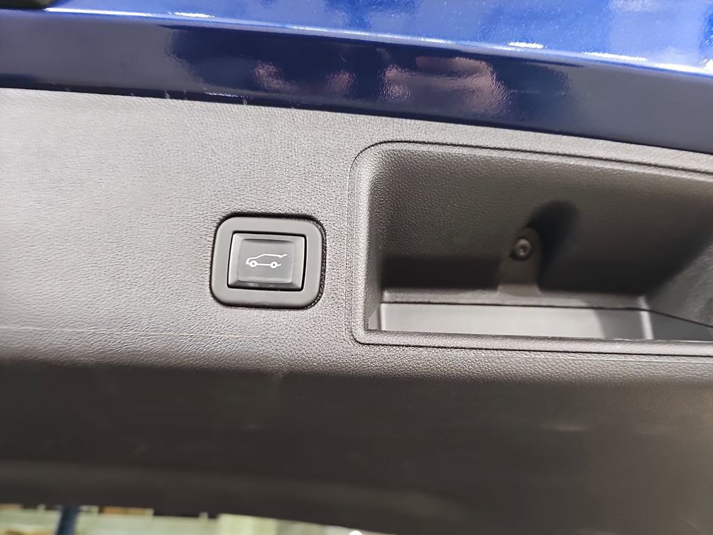 Certified 2022 GMC Terrain SLT w/ Tech Package image 17