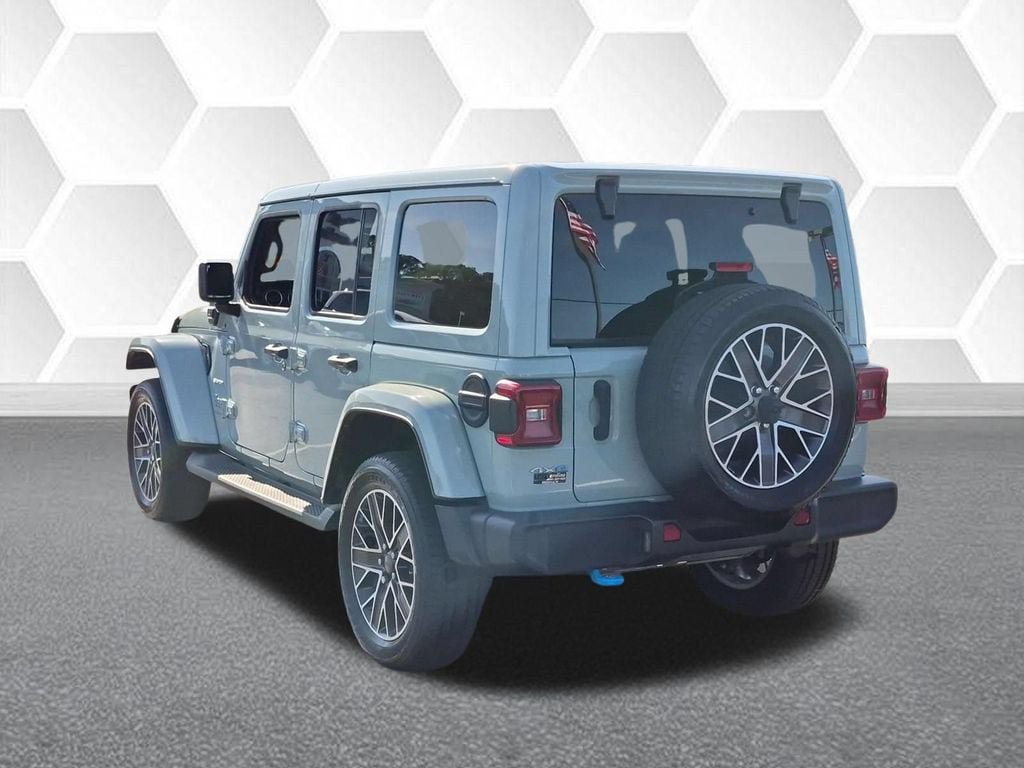 Used 2023 Jeep Wrangler Unlimited Sahara w/ Cold Weather Group AWD/4WD image 5