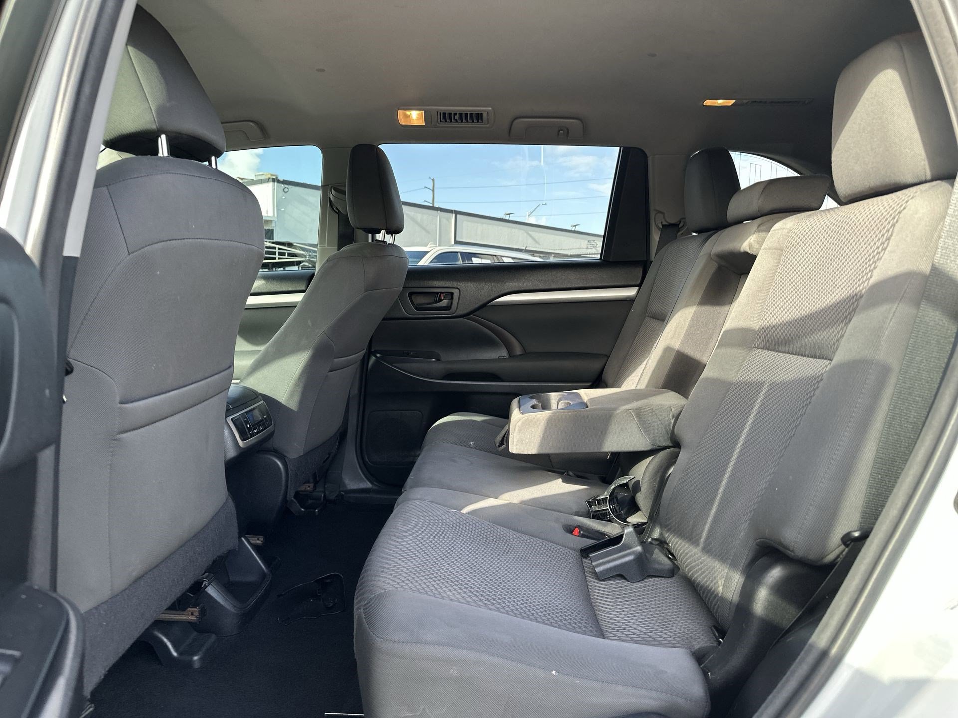 Used 2018 Toyota Highlander LE image 23