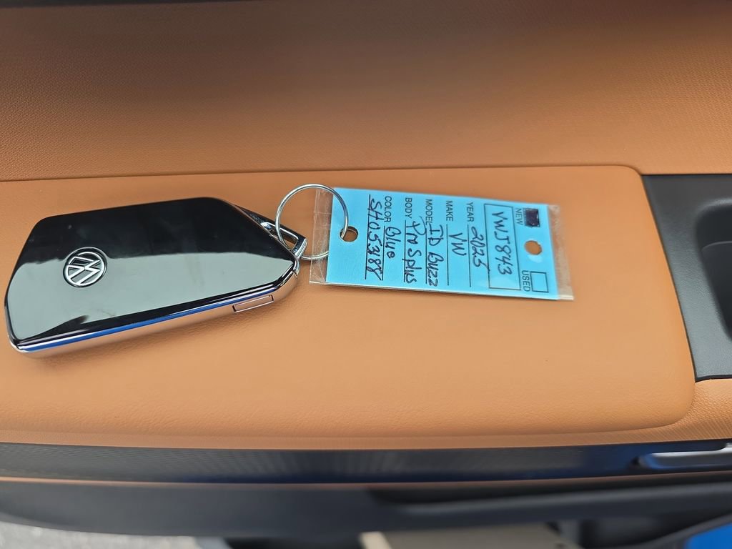 New 2025 Volkswagen ID. Buzz Pro S Plus image 19
