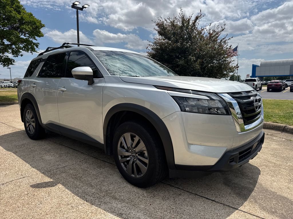 Used 2024 Nissan Pathfinder SV w/ SV Premium Package image 8
