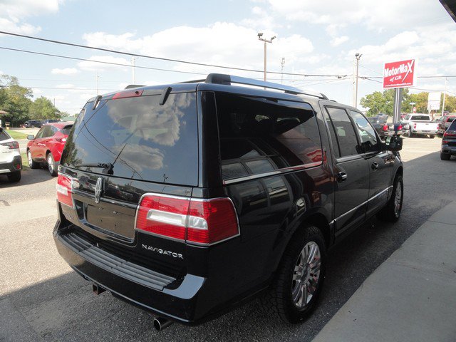 Used 2014 Lincoln Navigator L 4WD w/ Monochrome Appearance Package image 8