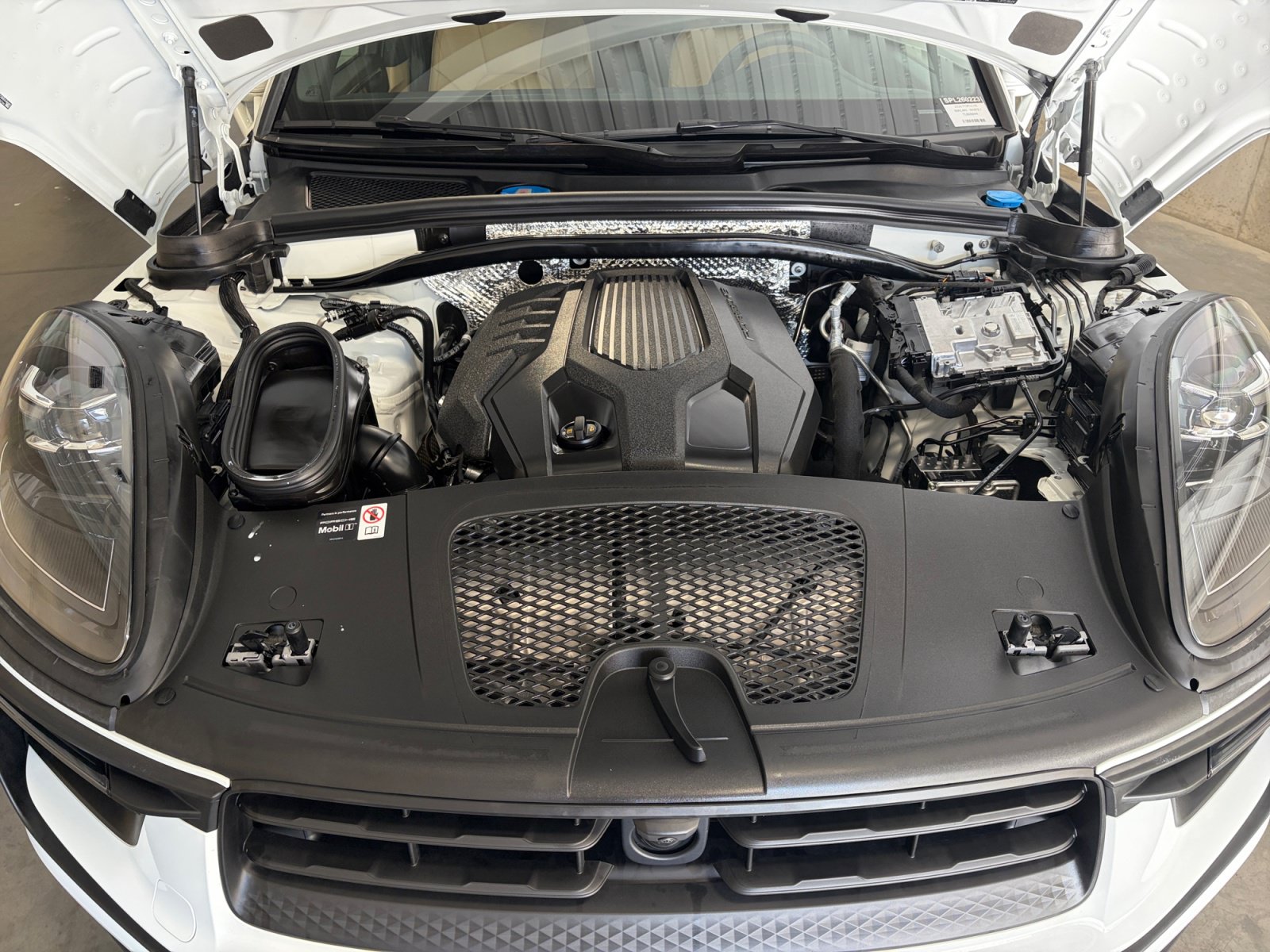 Certified 2026 Porsche Macan AWD/4WD image 13