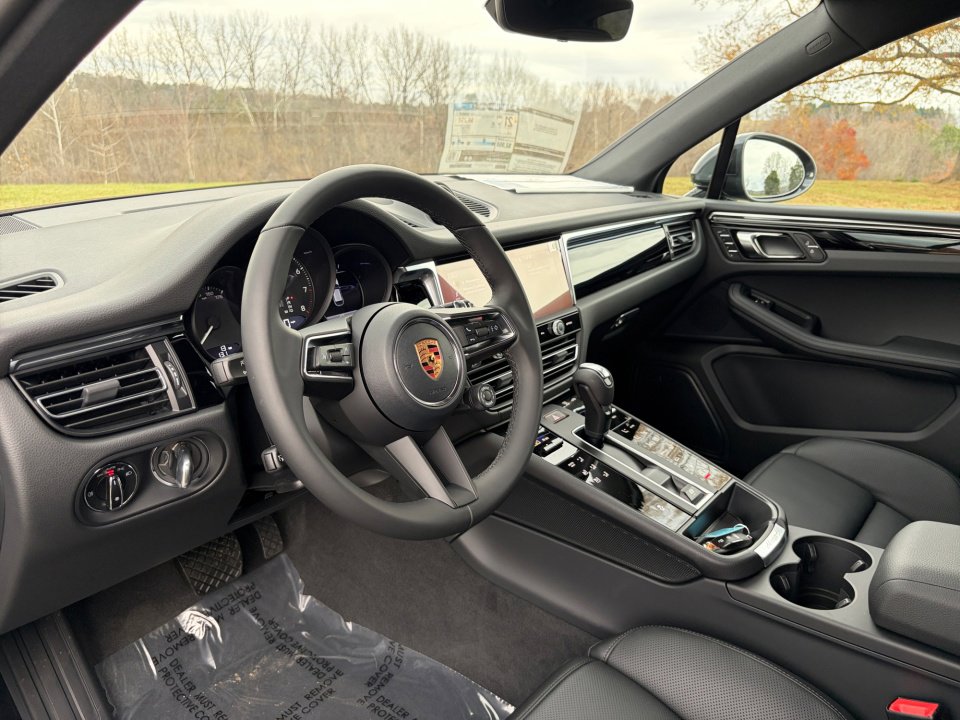 Certified 2026 Porsche Macan Turbo AWD/4WD image 15