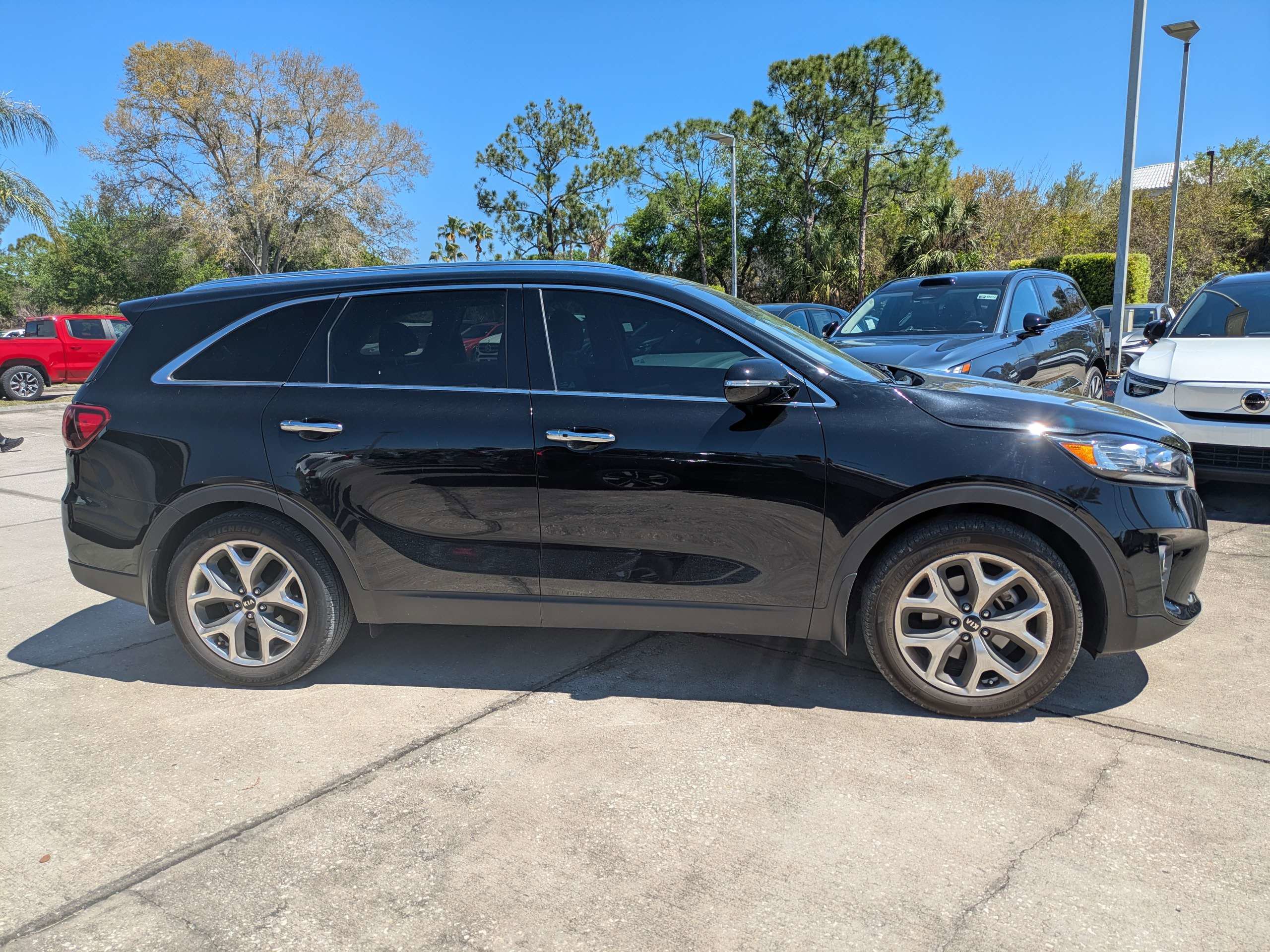 Used 2019 Kia Sorento EX image 3