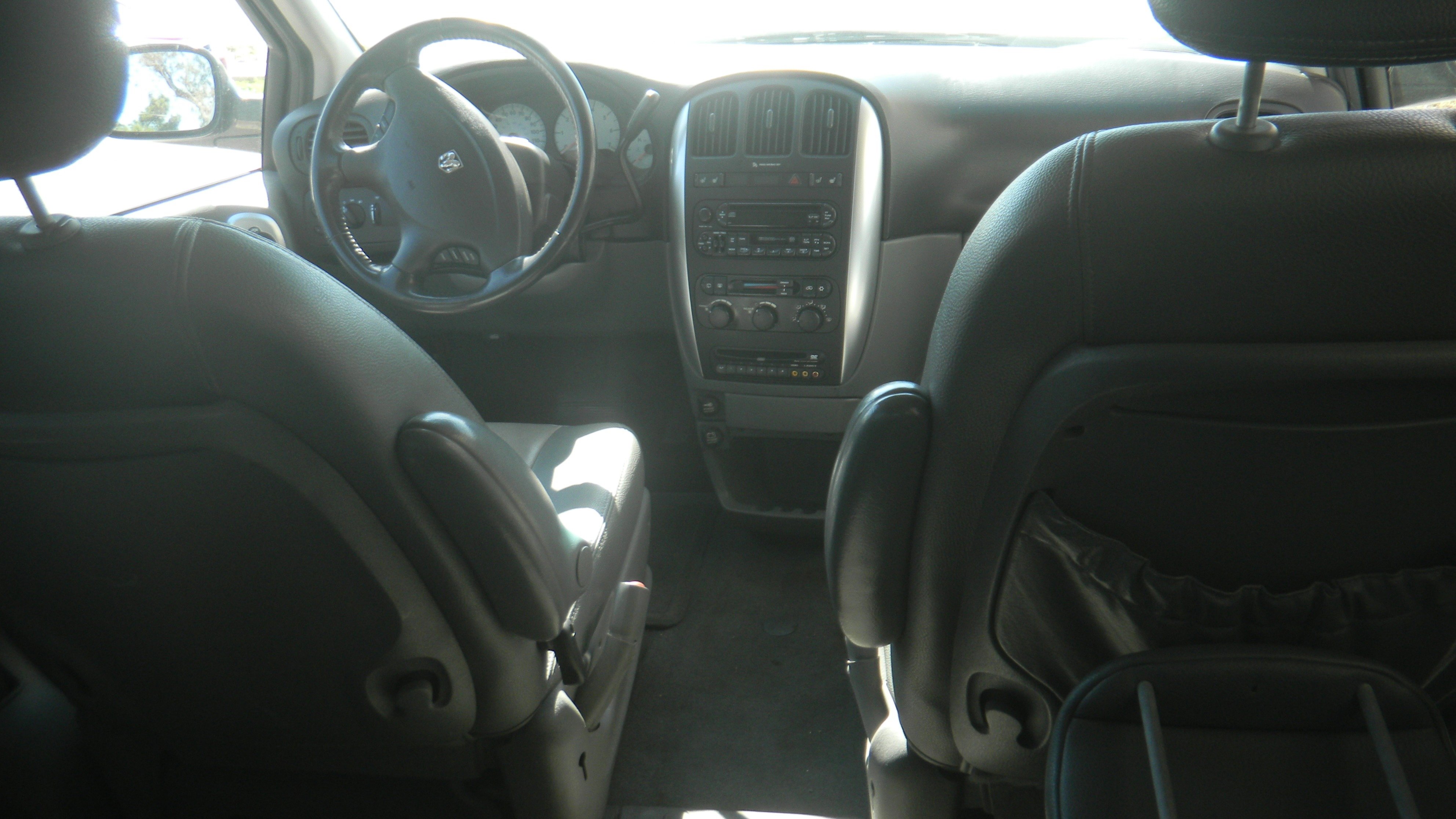 Used 2006 Dodge Grand Caravan SXT image 29