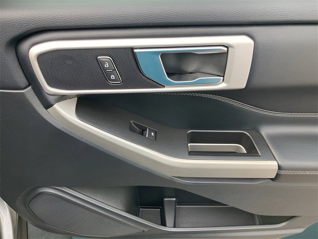 Used 2022 Ford Explorer XLT image 46