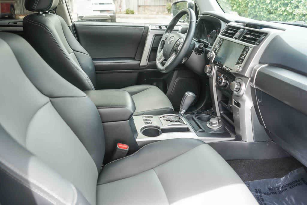 Used 2021 Toyota 4Runner SR5 Premium w/ Moonroof Package AWD/4WD image 17