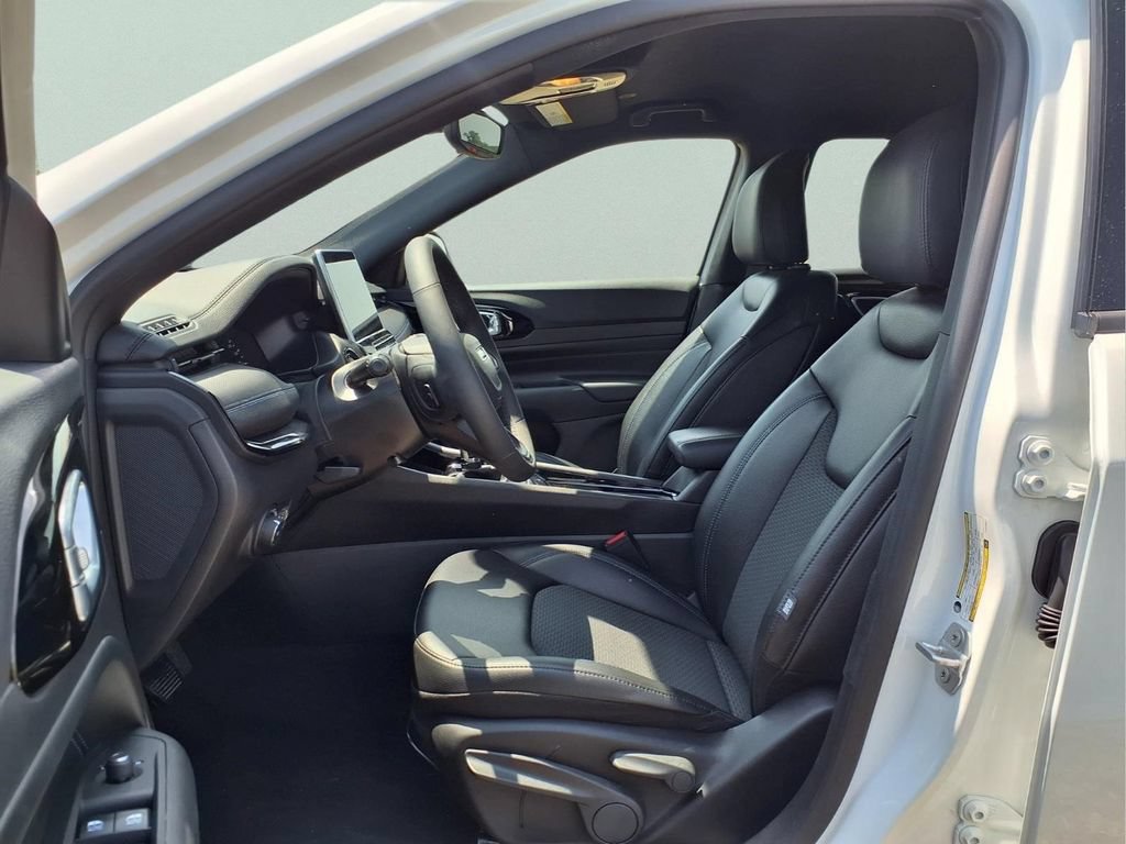 New 2026 Jeep Compass Latitude AWD/4WD image 17