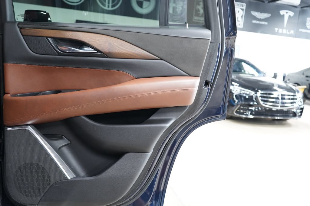 Used 2020 Cadillac Escalade Premium Luxury RWD image 18
