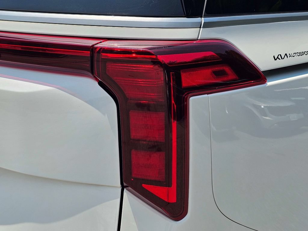 Certified 2025 Kia Carnival EX FWD image 9
