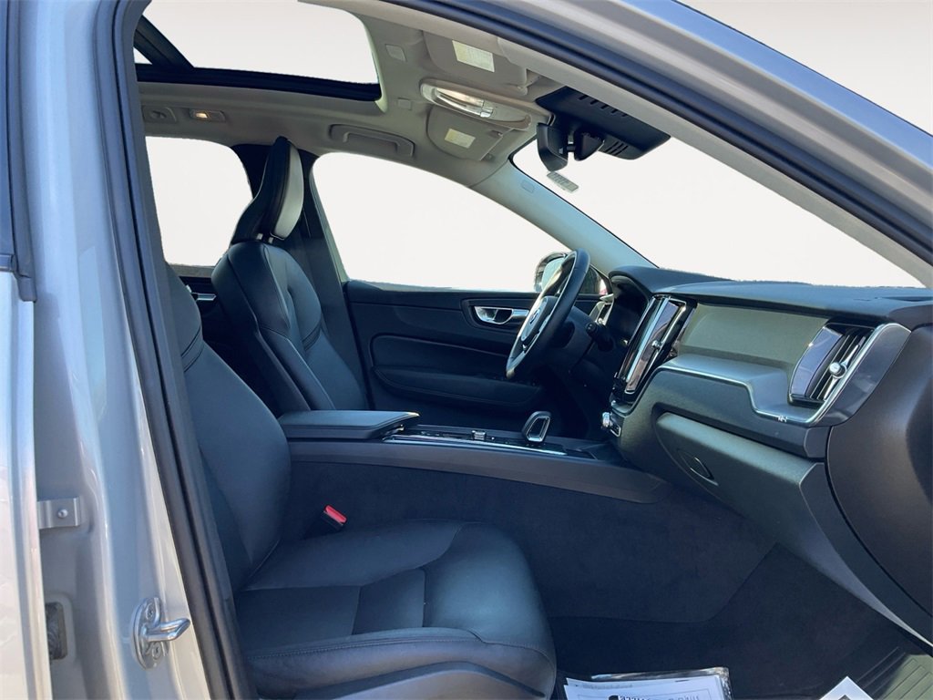 Used 2024 Volvo XC60 B5 Core image 15