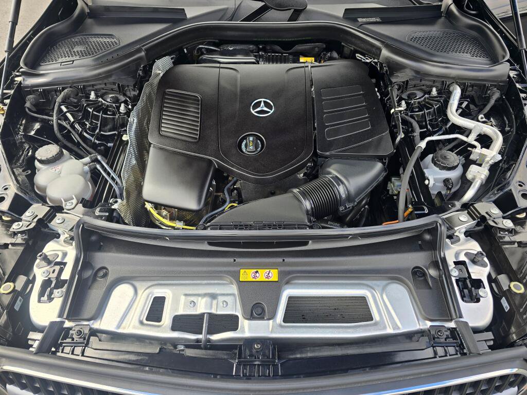 Used 2025 Mercedes-Benz GLC 300 4MATIC image 10