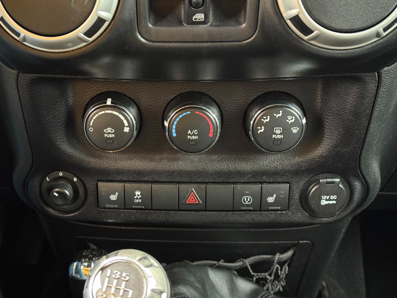 Used 2016 Jeep Wrangler Unlimited Sahara w/ Dual Top Group AWD/4WD image 15