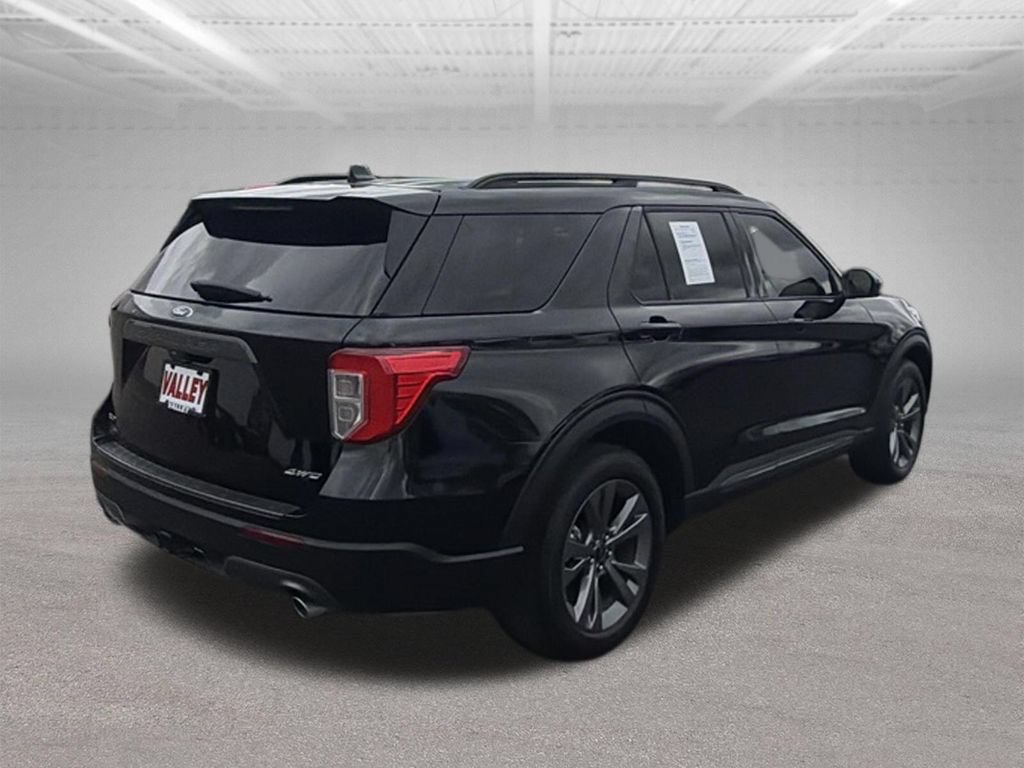 Used 2023 Ford Explorer XLT w/ Equipment Group 202A AWD/4WD image 11