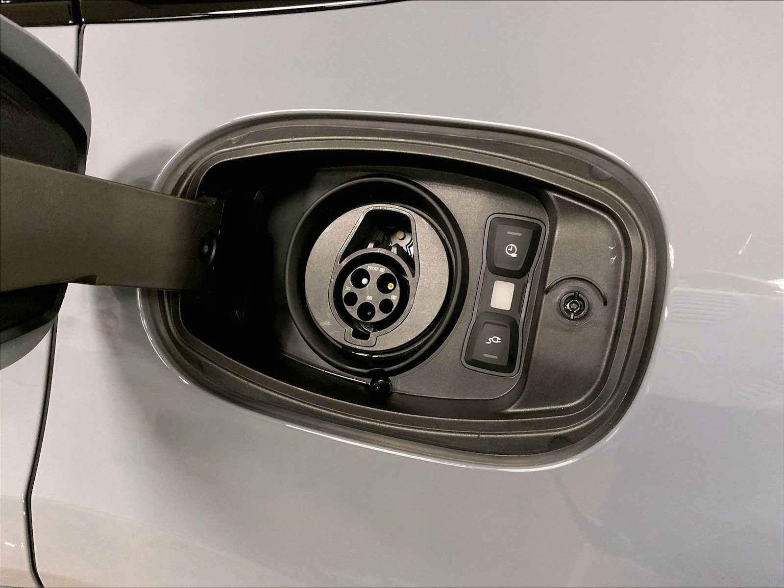 Certified 2025 Porsche Cayenne Turbo AWD/4WD image 39