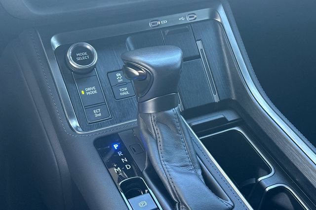 Used 2024 Lexus GX 550 w/ Accessory Package (31) AWD/4WD image 24