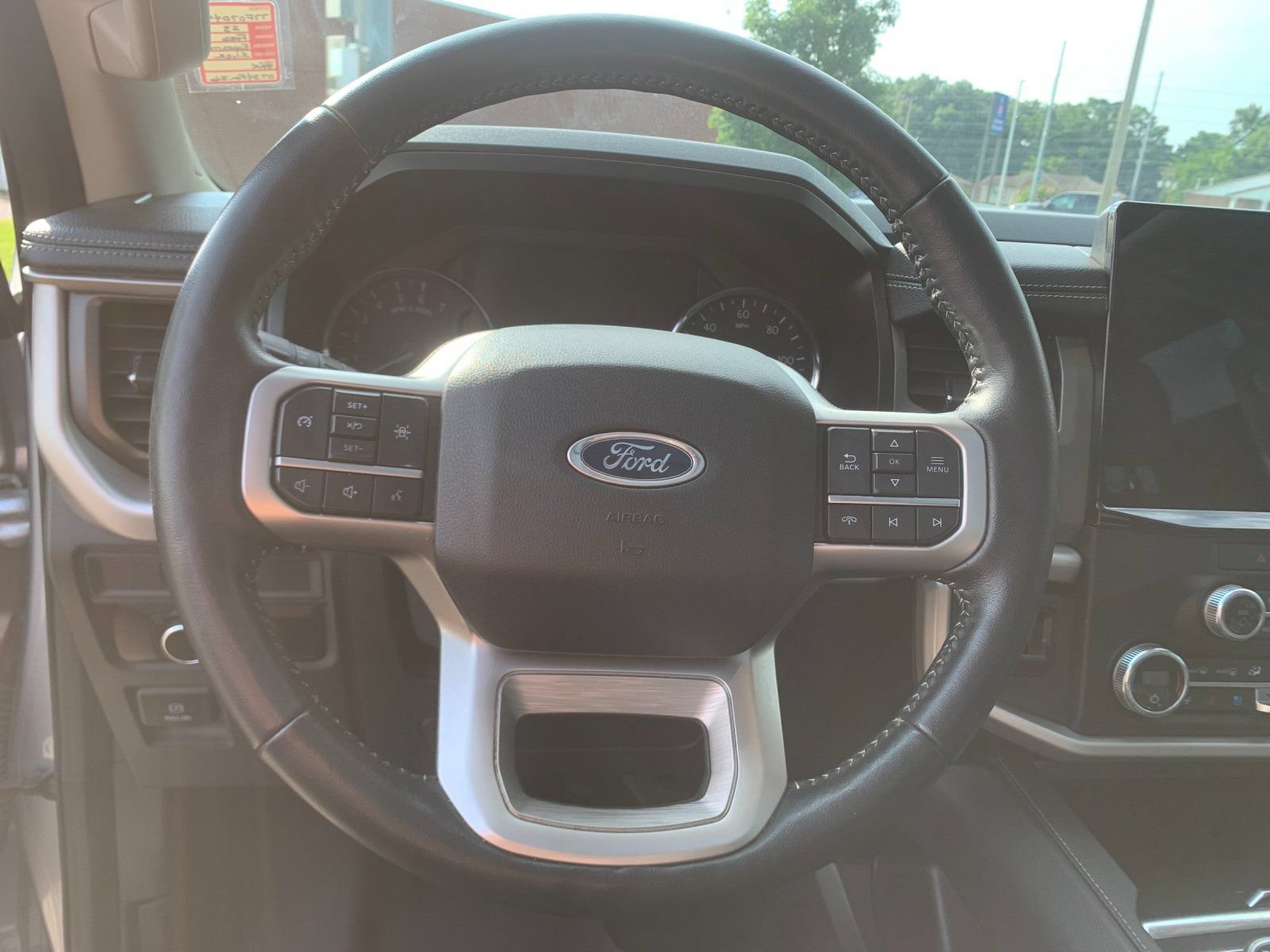 Used 2023 Ford Expedition XLT RWD image 29