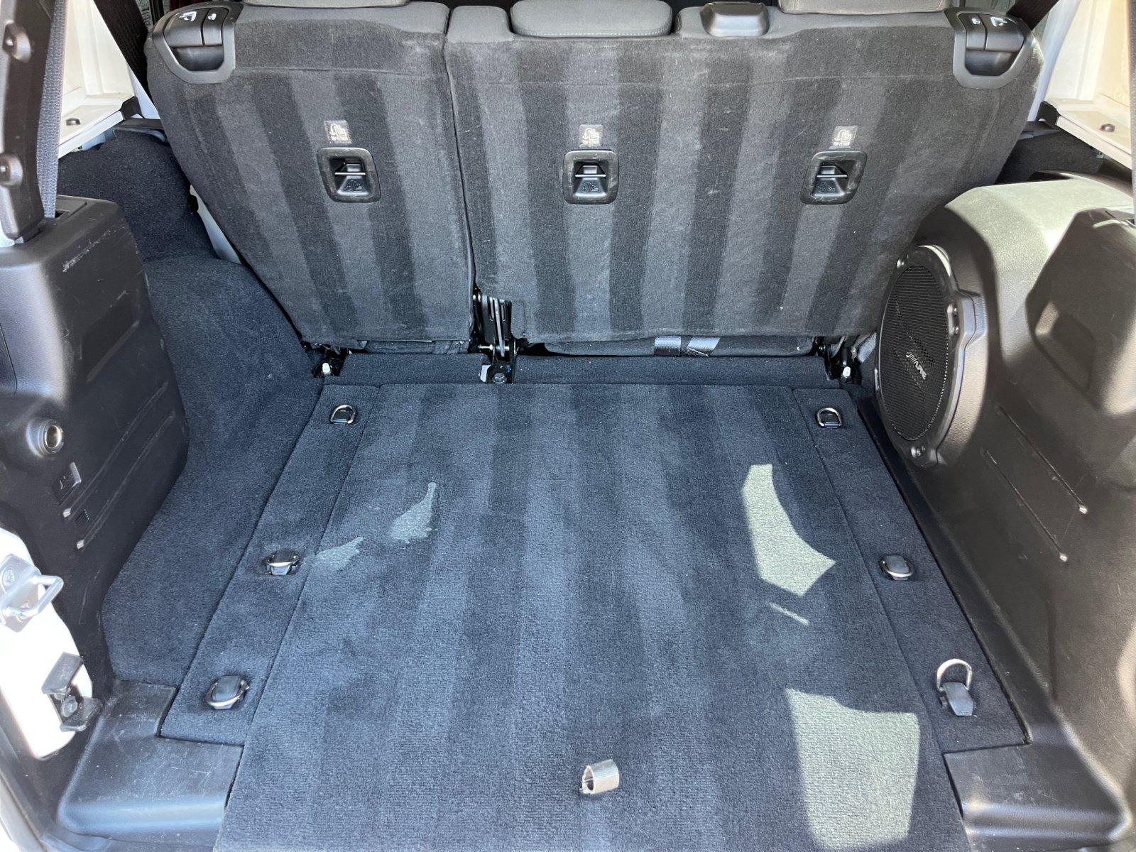 Used 2018 Jeep Wrangler Unlimited Sahara AWD/4WD image 26