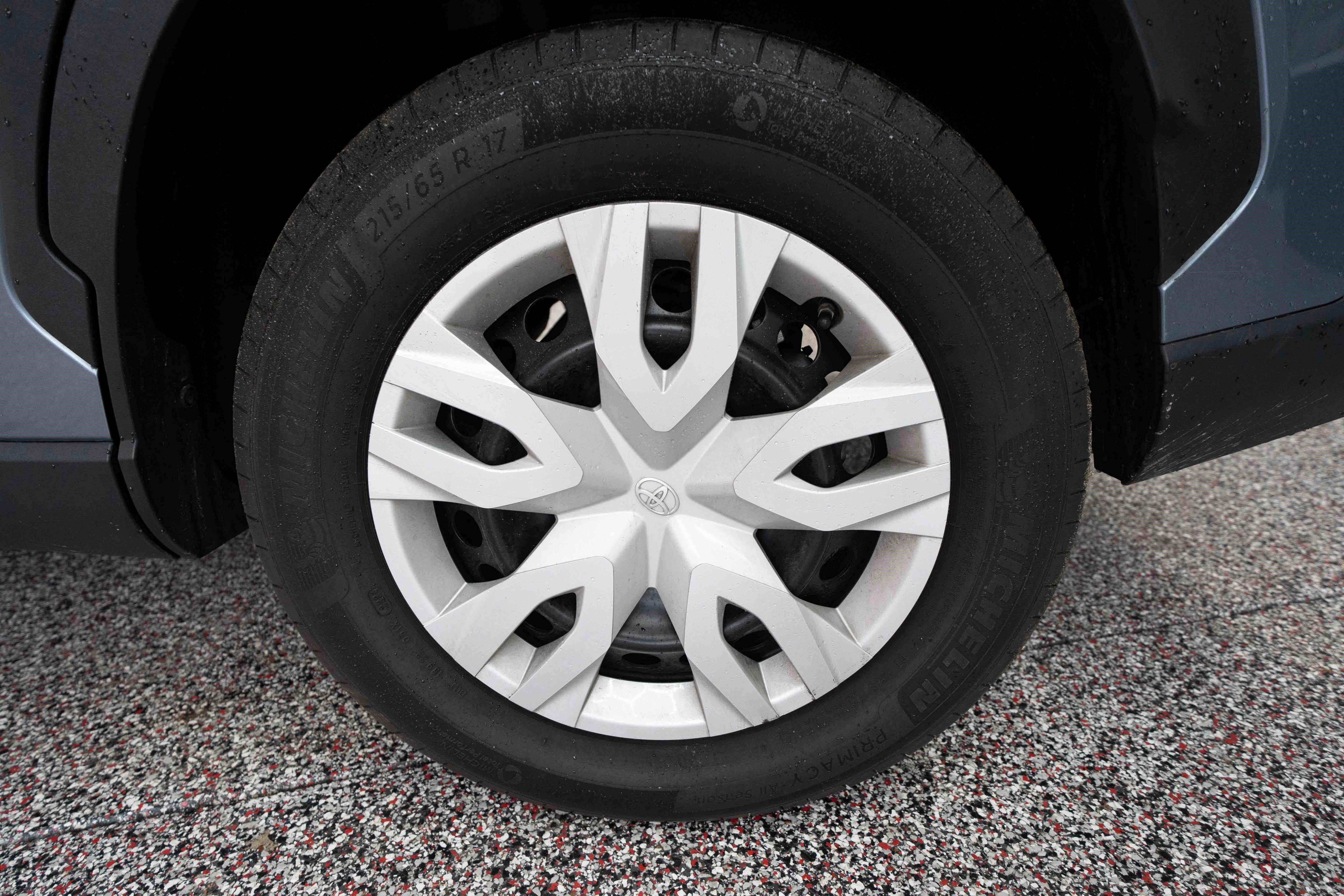 Used 2024 Toyota Corolla Cross L image 29