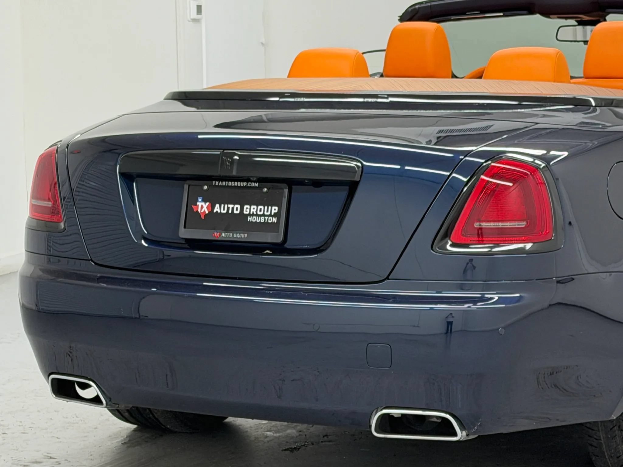 Used 2017 Rolls-Royce Dawn RWD image 88