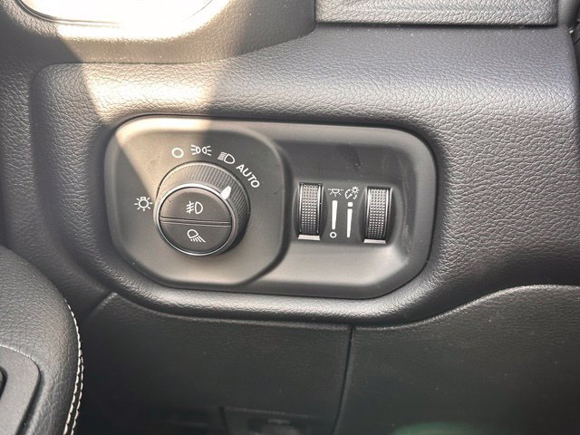 New 2026 RAM 2500 Laramie AWD/4WD image 16