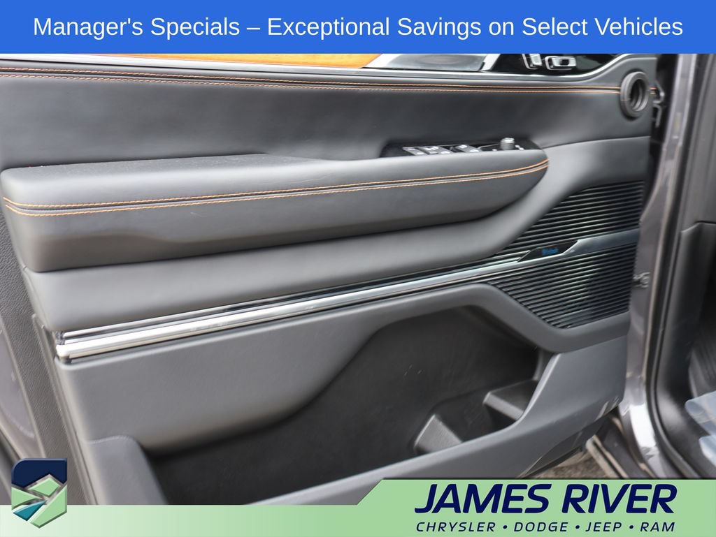 Used 2024 Jeep Grand Wagoneer L Series III AWD/4WD image 23